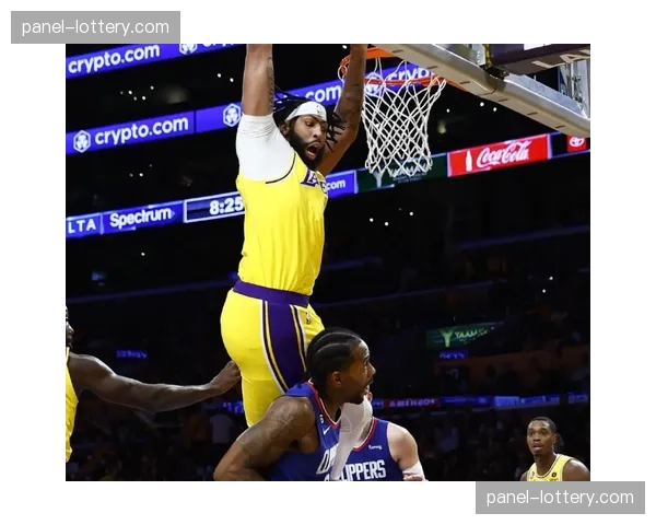 哈登右手拇指骨折仍坚持出战，医学专家分析需缺席约17天