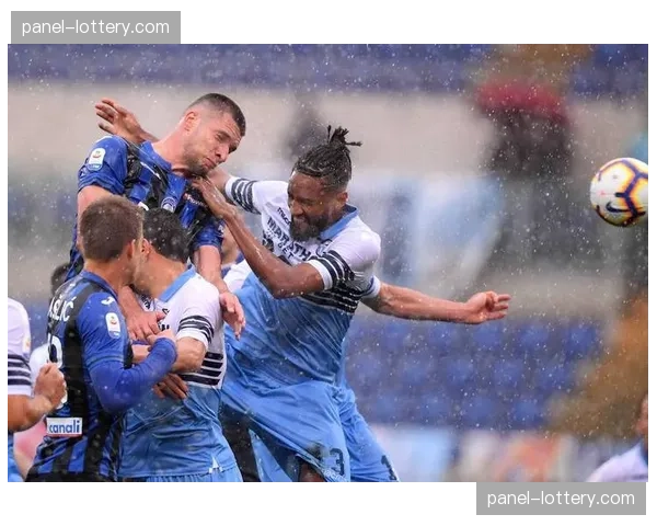 现场直击：贝蒂斯主场球迷用巨型Tifo致敬即将退役的老将华金