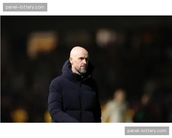 滕哈赫赛后发布会简短回应去留问题，表示将由俱乐部评估决定