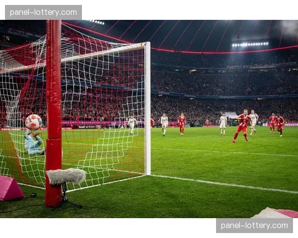 德国杯半决赛现场:斯图加特门将神勇,连续扑出凯恩两个点球 德国杯半决赛现场:斯图加特门将神勇,连续扑出凯恩两个点球